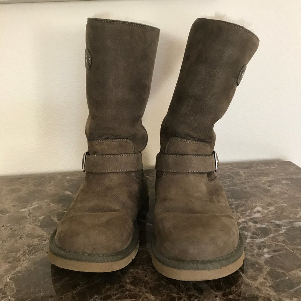 UGG KENSINGTON BIKER BOOT # 5678 PRE-OWNED SIZE 7